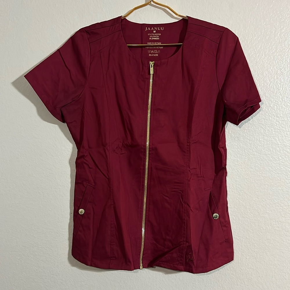 Jaanuu women’s scrub size M red Full zipper